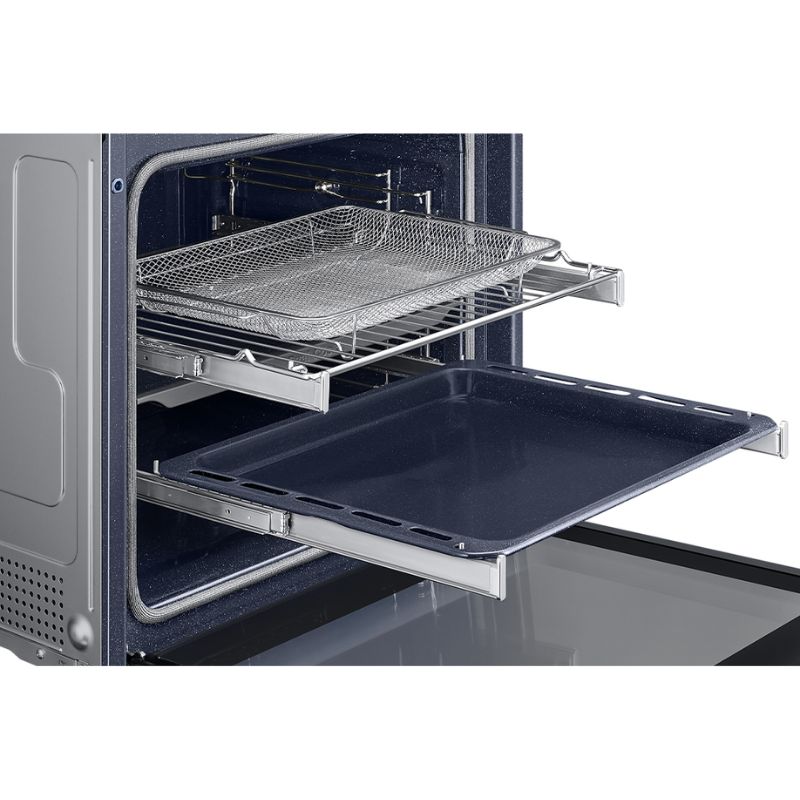 Bên trong lò nướng âm tủ 76 lít Samsung Bespoke NV7B6675CAA/SV Bên trong lò nướng âm tủ 76 lít Samsung Bespoke NV7B6675CAA/SV