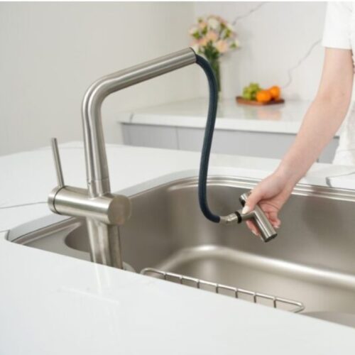 Vòi rửa bát nóng lạnh Konox Volta Nickel có dây rút 4 Hình ảnh thực tế vòi rửa bát nóng lạnh Konox Volta Nickel có dây rút