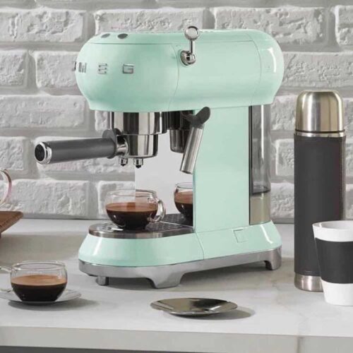 Máy pha cafe màu lục Smeg ECF01PGEU 535.43.651 3 Ảnh máy pha cafe màu lục Smeg ECF01PGEU 535.43.651