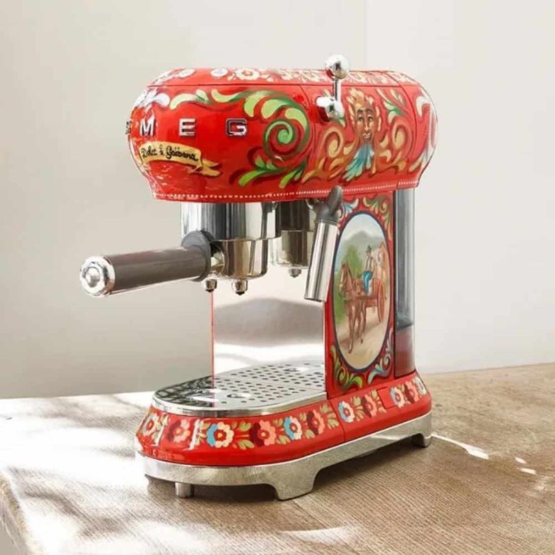 Ảnh thực tế máy pha cafe Smeg Dolce Gabbana ECF01DGEU Sicily tình yêu của tôi Ảnh thực tế máy pha cafe Smeg Dolce Gabbana ECF01DGEU Sicily tình yêu của tôi