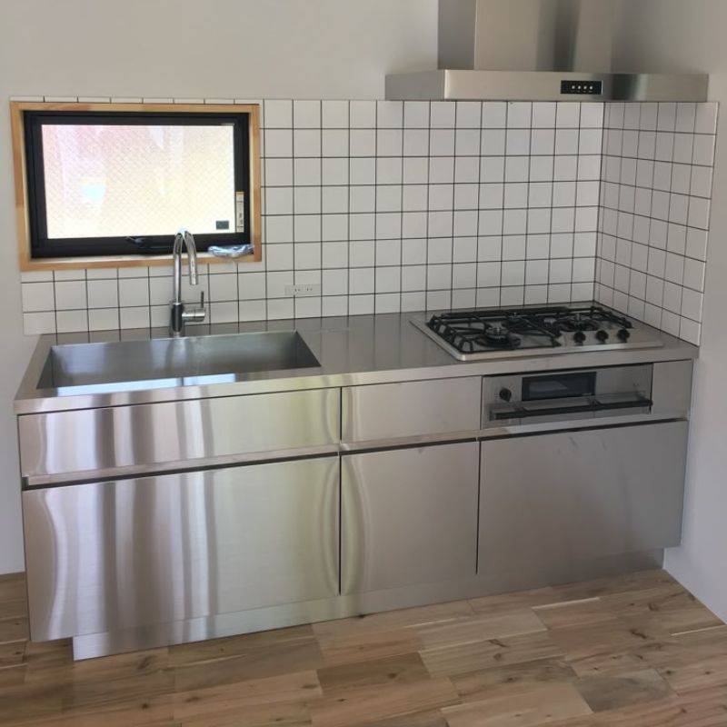 Tủ bếp rời - Top 10 mẫu được yêu thích, thịnh hành nhất 2025 11 Tủ inox 304 chống gỉ, ăn mòn sử dụng phổ biến tại các bếp công nghiệp và nhà hàng
